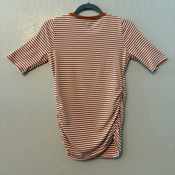 Bundle of two maternity shirts size small old navy and motherhood maternity - Picture 6 of 16